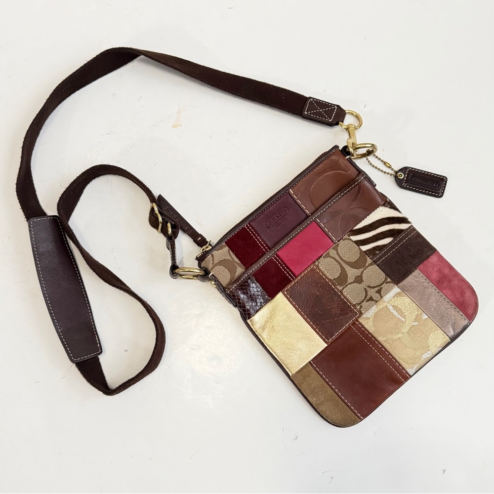 🐝 Coach Patchwork Crossbody Swingpack - Multicol… - image 1
